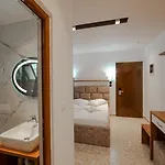 Meta Hotel