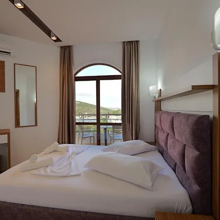 Meta 4* クサミル